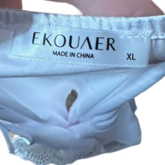 Ekouver White Negligee - Picture 5 of 6